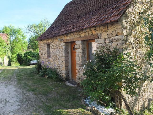 Gite Et Chambres D'Hotes - Sur Le Chemin Des Sens Azerat Exterior photo