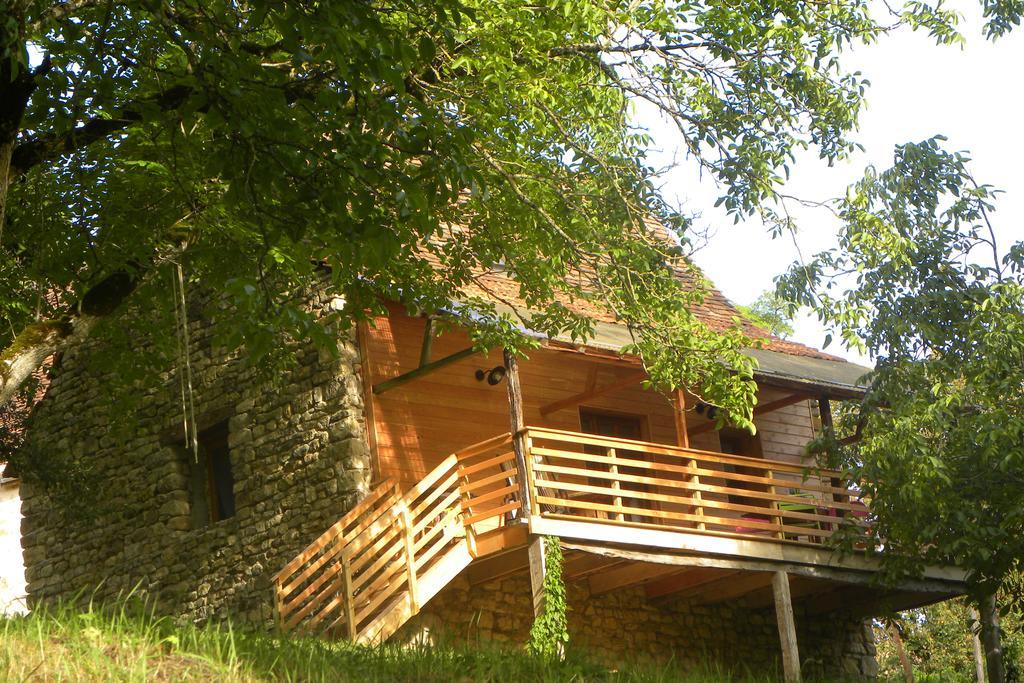 Gite Et Chambres D'Hotes - Sur Le Chemin Des Sens Azerat Room photo