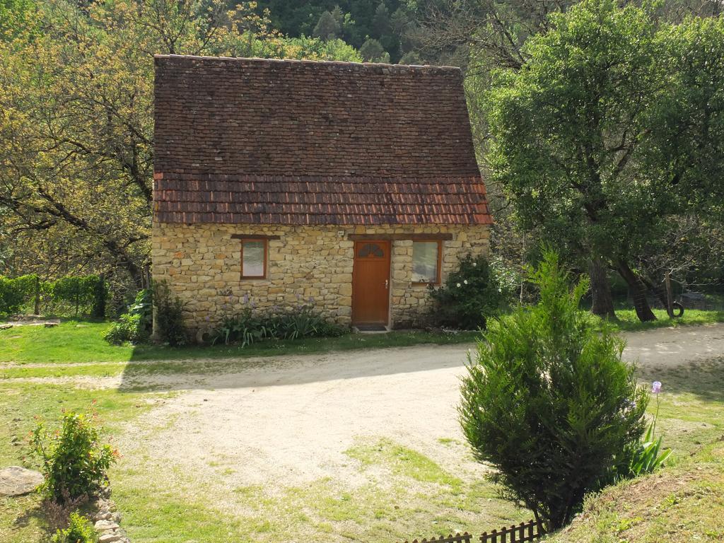 Gite Et Chambres D'Hotes - Sur Le Chemin Des Sens Azerat Room photo